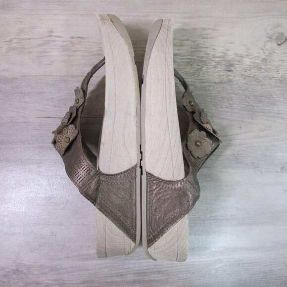 fitflop Women's Fiorella Floral Thong Flip Flop Sandal - Bronze - Picture 7 of 8